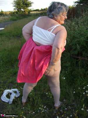 TAC Amateurs pleased to share with you a free picture gallery with Grandma Libby xxx gallery 267981